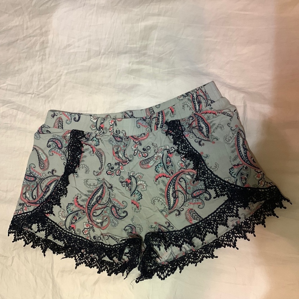 Charlotte Russe Shorts, Size L